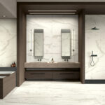 Calacatta marmorfliser bad med amme flis på gulv og vegg