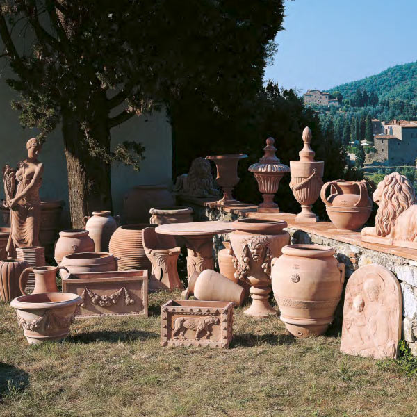 Terracottakrukker vaser og statuer i mange størrelser og former