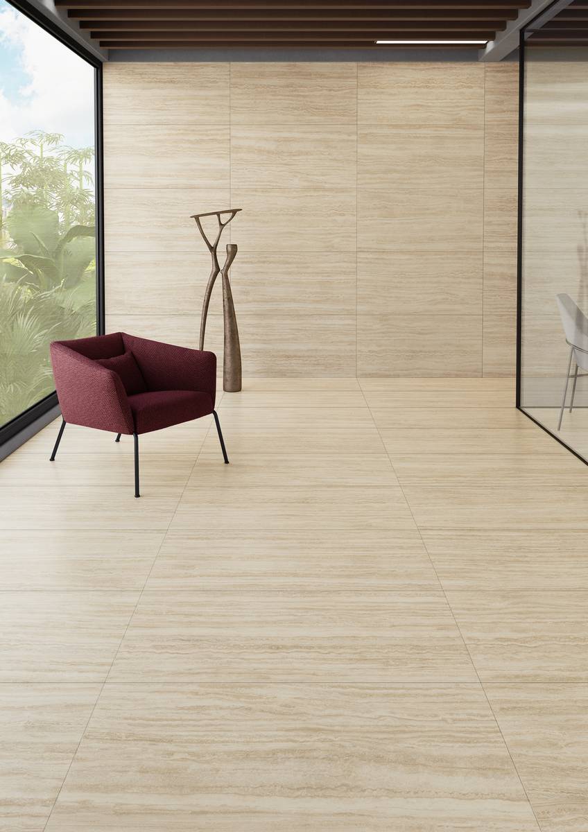Omnia Romano sand travertino flis på gulv og vegg inspirert av romersk marmorkalkstein